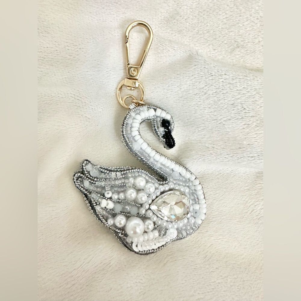 Elegant Swan Keychain with Crystal Accents